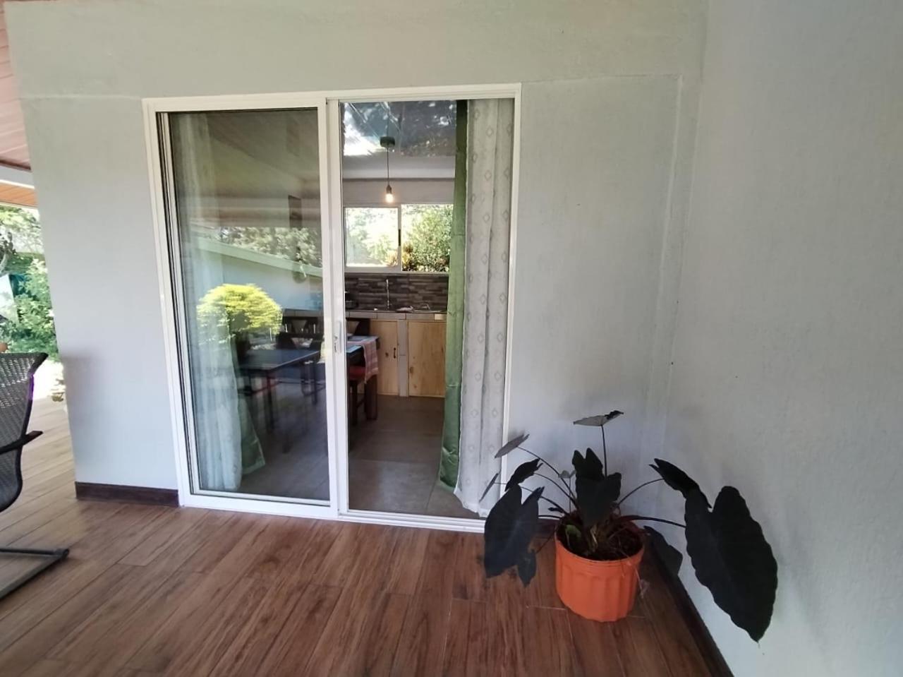 Appartement blanc haus à Grecia Extérieur photo