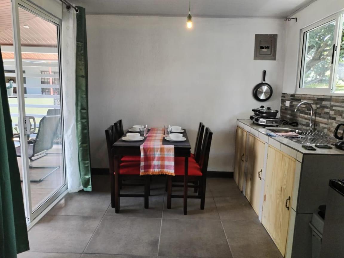 Appartement blanc haus à Grecia Extérieur photo